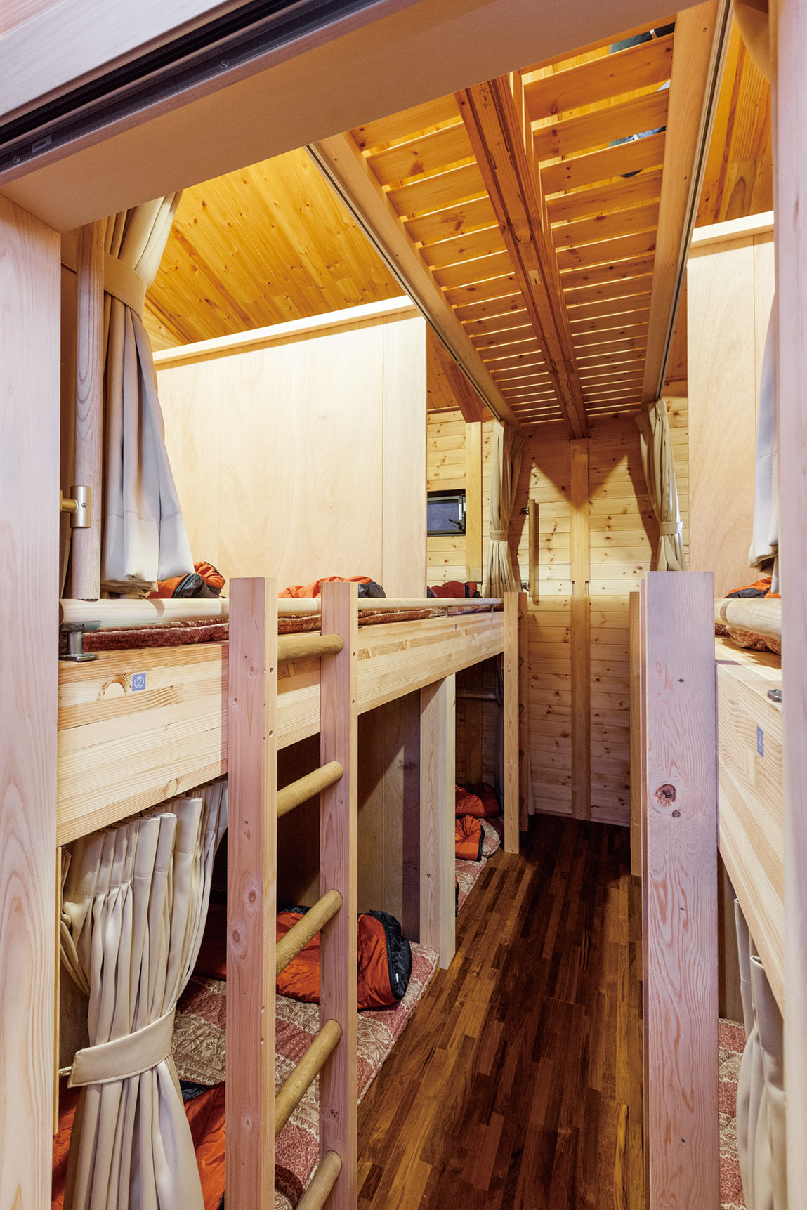 ☞ �����δ� �������Ҳ�ۥ��ѥ졼�ȥ����� Ⱦ�ļ� (Semi-private Room)���� ���������ڸļ�